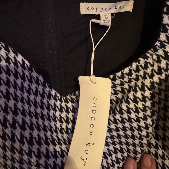 Copper key houndstooth crop top size large - Picture 2 of 7